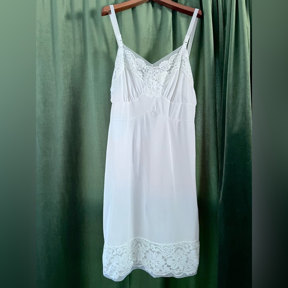 Vintage Aristocraft 1950's White Full Slip Silky Lacy Dress Size 38 Average